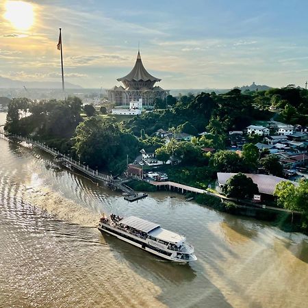 Kuching City Center Riverbank Suites With Marvelous River View Extérieur photo