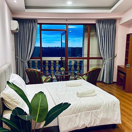 Kuching City Center Riverbank Suites With Marvelous River View Extérieur photo