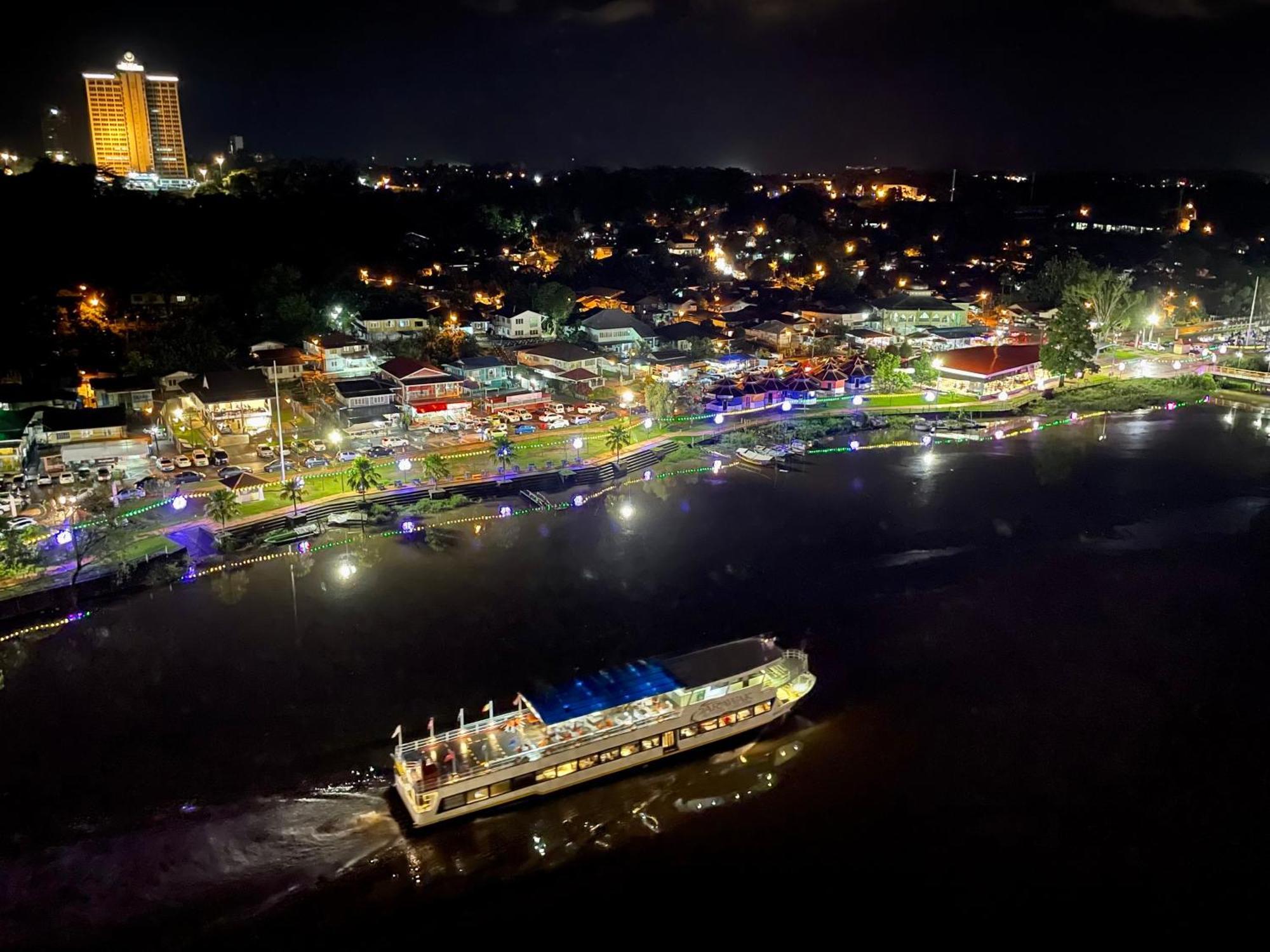 Kuching City Center Riverbank Suites With Marvelous River View Extérieur photo