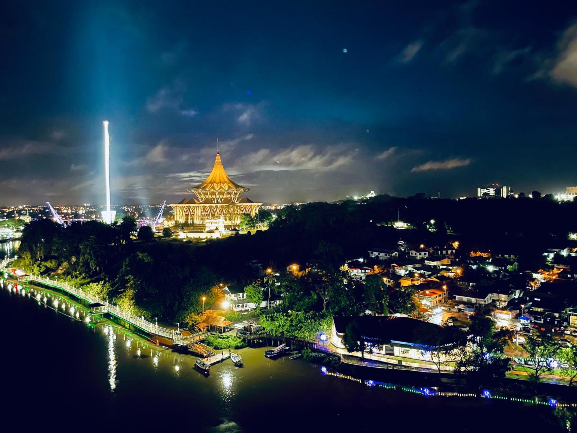 Kuching City Center Riverbank Suites With Marvelous River View Extérieur photo