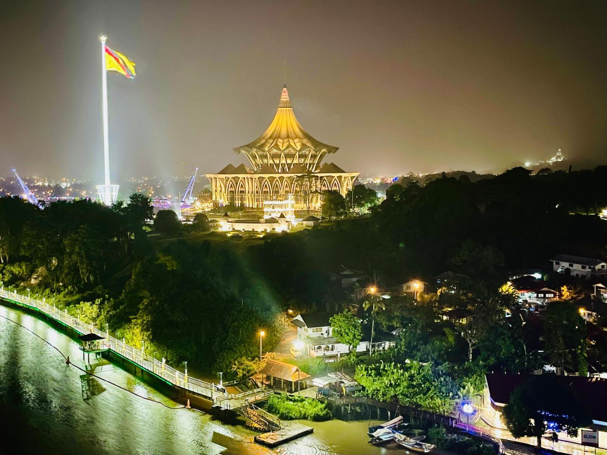 Kuching City Center Riverbank Suites With Marvelous River View Extérieur photo